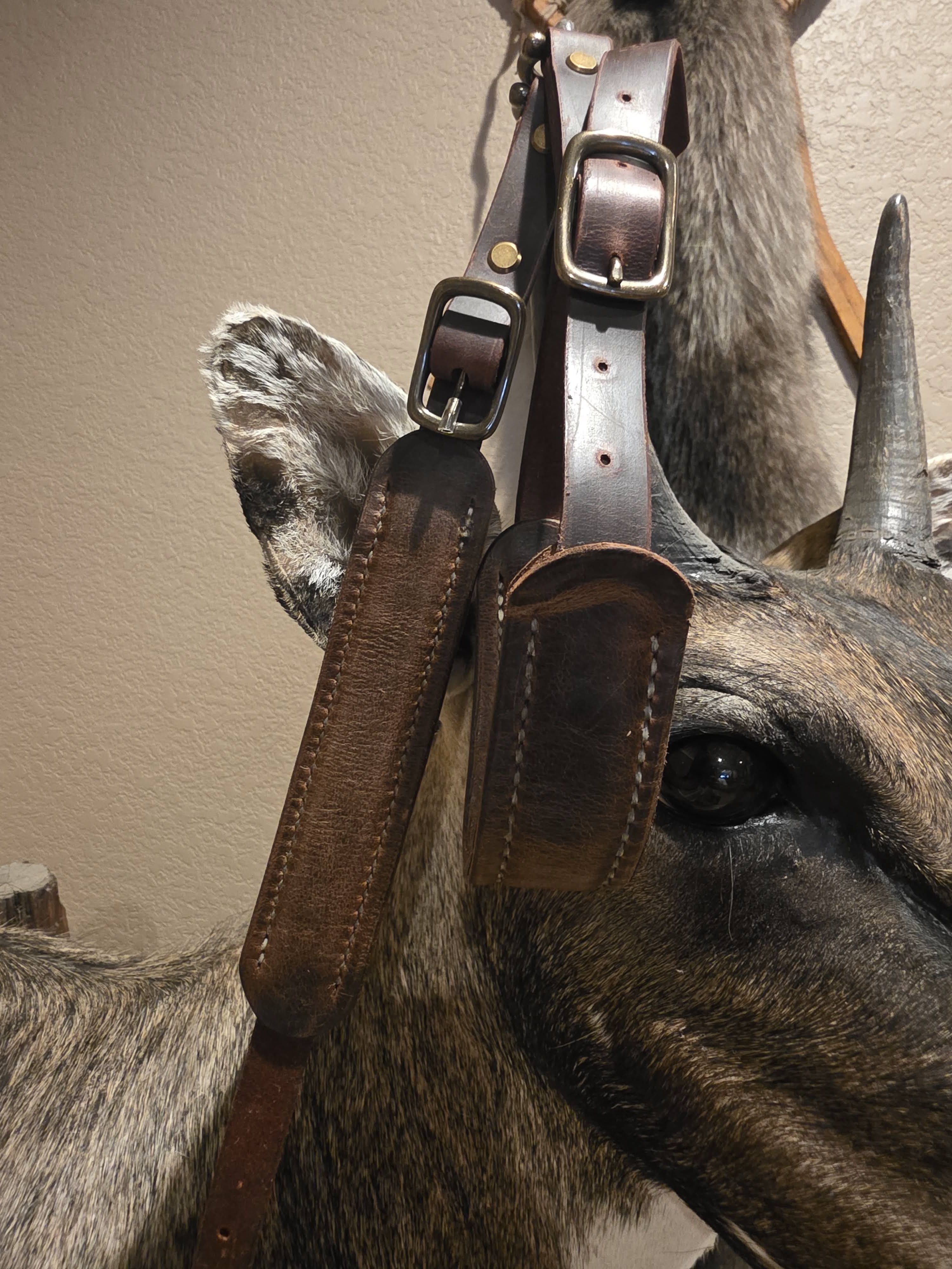 Handmade Leather Headrest Bow Carrier