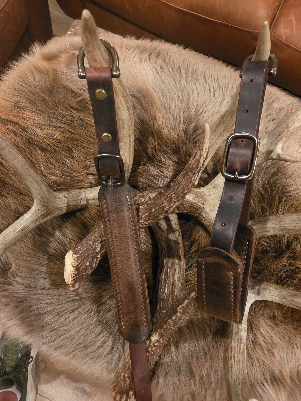 Handmade Leather Headrest Bow Carrier